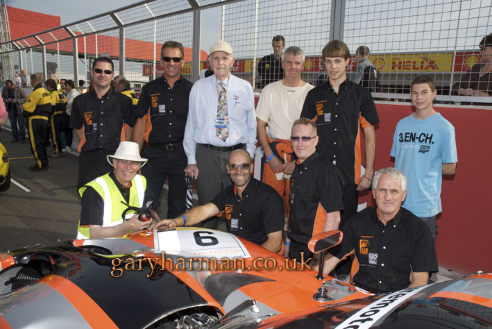 Jem poses with Team Tiger prior to the race.